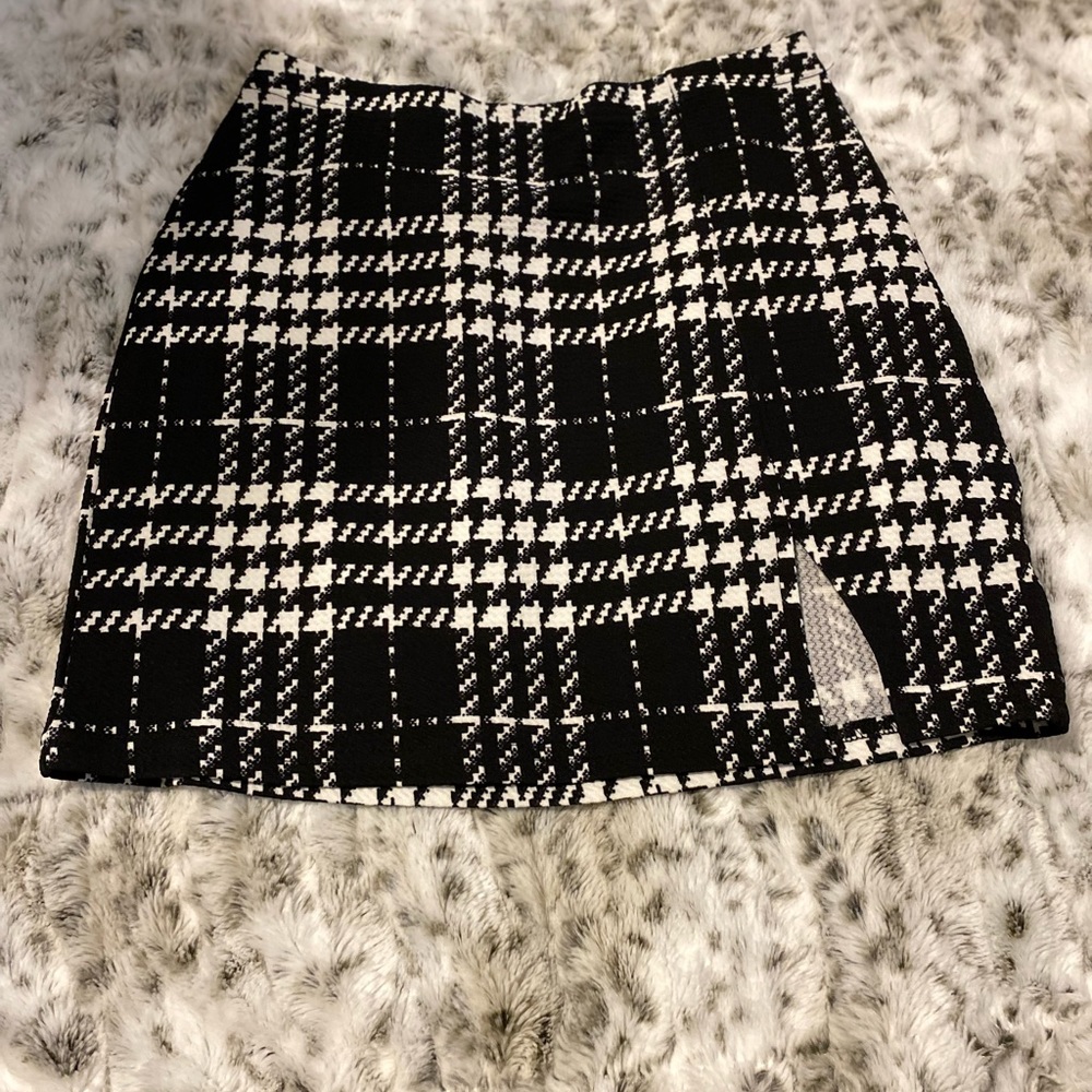 plaid black and white skirt with cutout on side